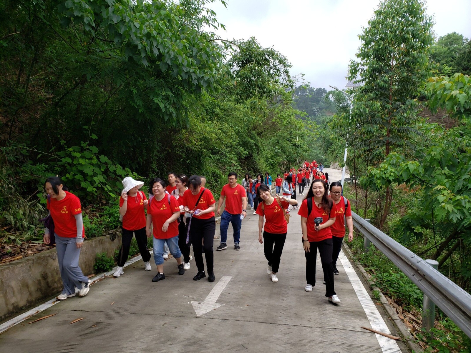 2022年螺螄粉小鎮(zhèn)飛行營地“美麗柳州，快樂前行”健步走活動